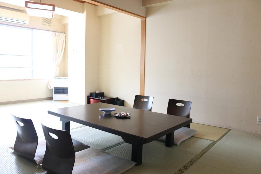 Hotel Sankeien Sapporo Habitación foto